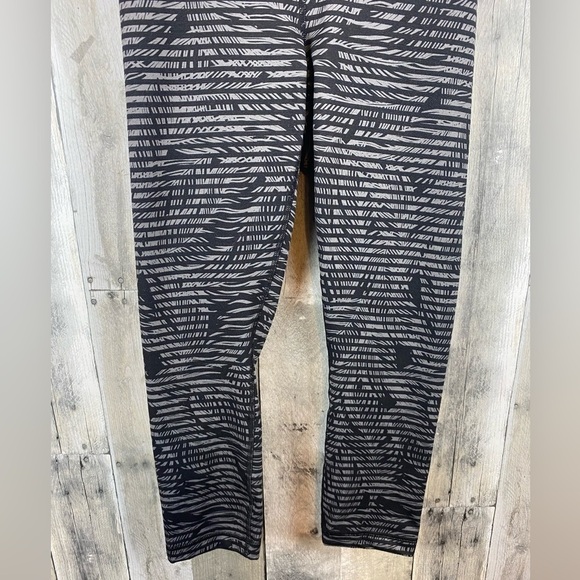 Lululemon Wunder Under Pant *Full-On Luon in Stripe Play Slate Black Size 4. - Picture 7 of 15